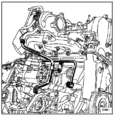Serrer le collier du tuyau d'air de l'échangeurturbocompresseur