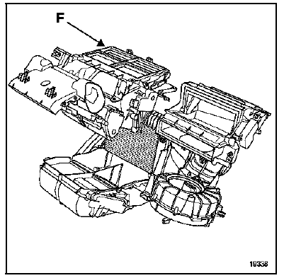 Déposer l'évaporateur.