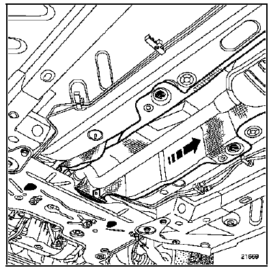 Enlever les fixations de l'écran thermique moteur et le