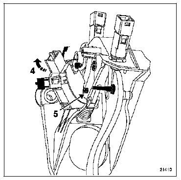 Déposer la vis de fixation (B) de l'Unité Centrale