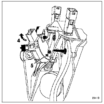 Déposer la vis de fixation (B) de l'Unité Centrale