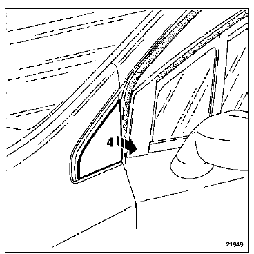 Déclipper l'enjoliveur d'aile avant (4).