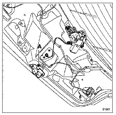 A l'aide d'un petit tournevis, actionner l'ergot (A) par