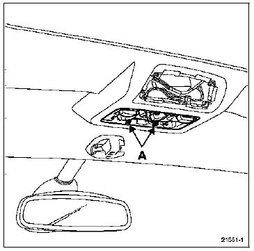 Dégager le cache du plafonnier pour accéder aux clips