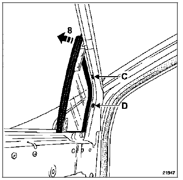 Déposer l'enjoliveur intérieur d'encadrement de porte