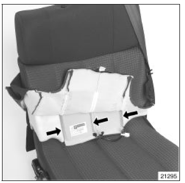 ATTENTION : dégager la garniture de la mousse, en