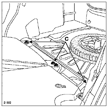 Déposer les fixations (C) et retirer le dossier (deux