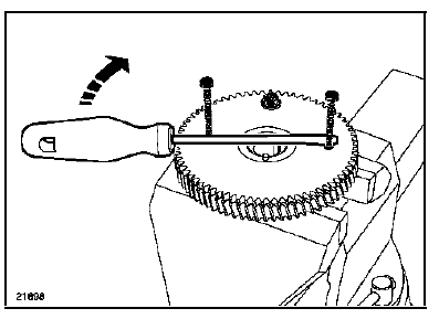 Déposer les deux vis de 50 mm sur le pignon de